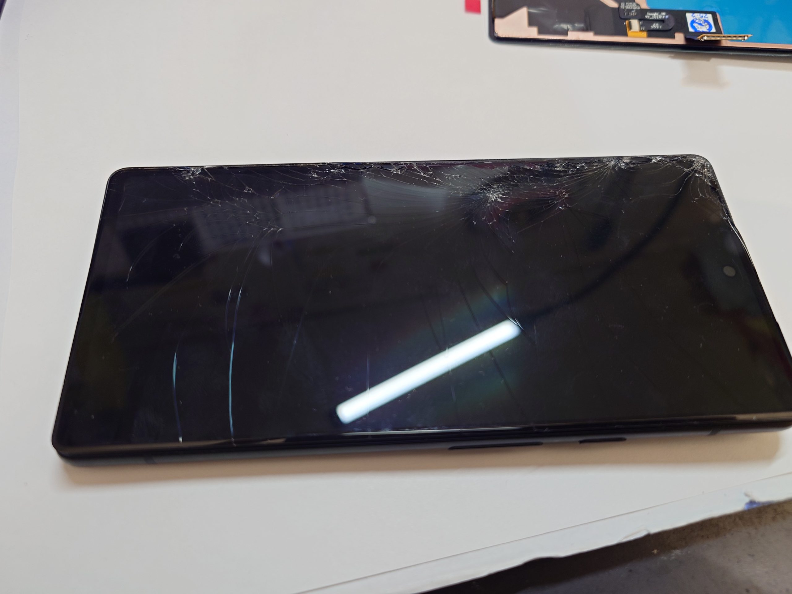 新居浜市内のお客様よりPixel6の割れ修理