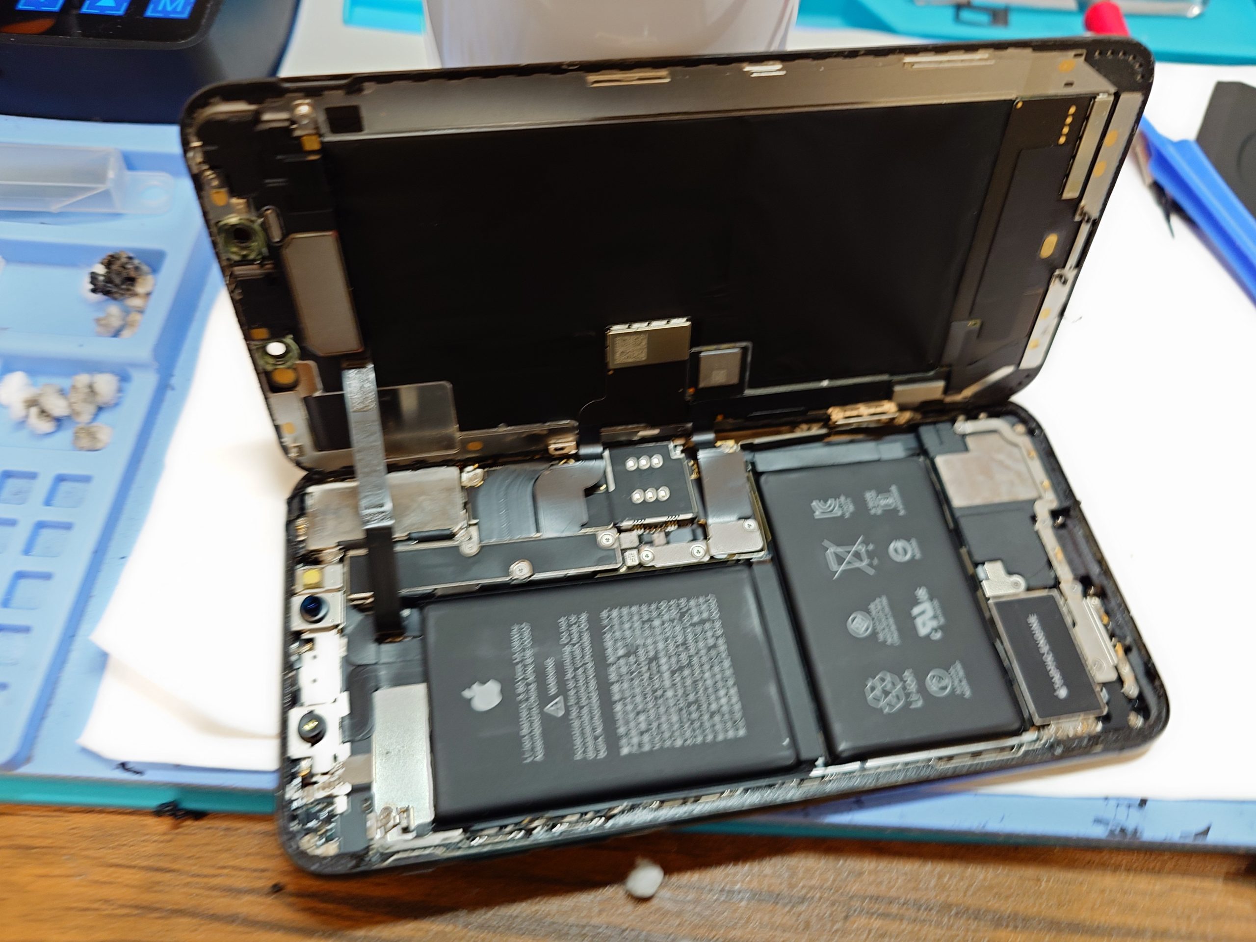 iPhone XS MAX 画面ひび割れあり iPhoneXsMAXのフロントパネル・液晶交換修理をご紹介！ | iPhone