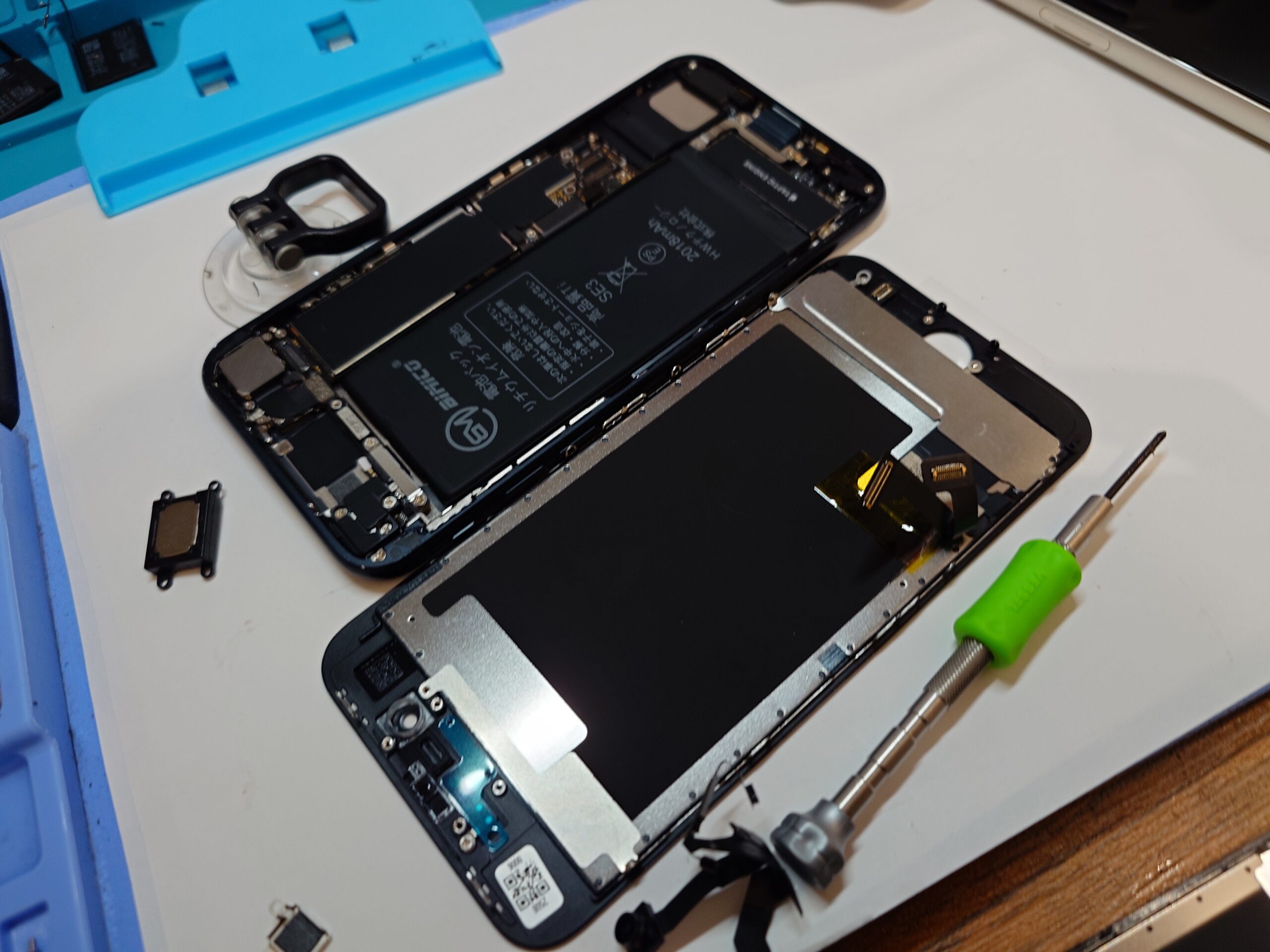 ガ*ト様 iPhoneSE２ 過放電 iPhone SE2 背面ガラスとカメラ割れ NFC不具合 iPhoneSE2 読み取り機能