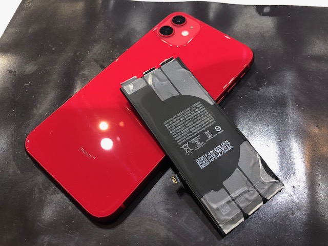 Apple iPhone 11 (赤) バッテリー83% Apple iPhone 11 本体 バッテリー83%